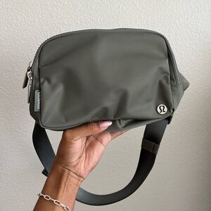 Lululemon Everywhere belt bag 2L